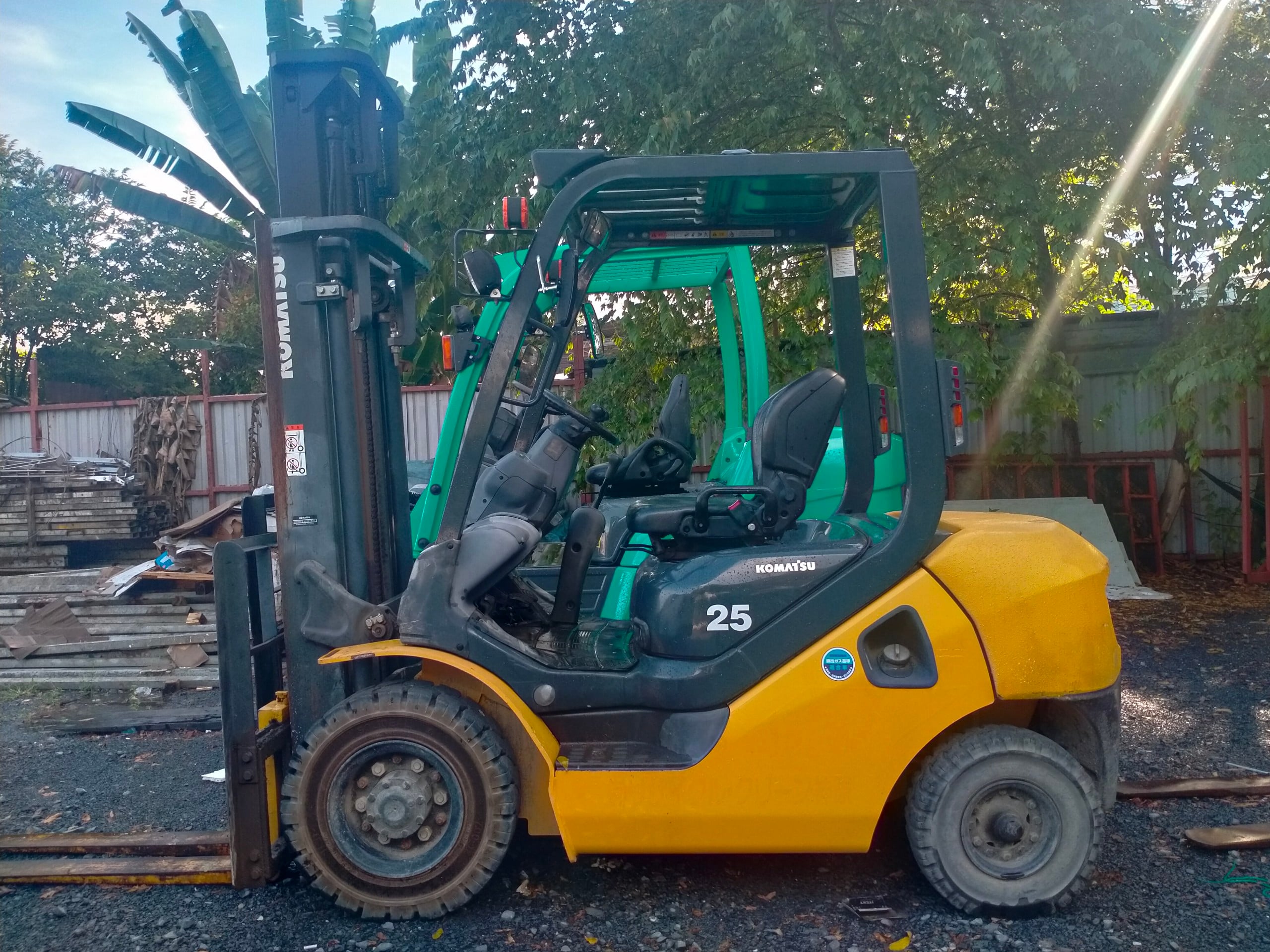 Cho thuê Xe nâng Komatsu 2,5 tấn.jpg (1.14 MB)